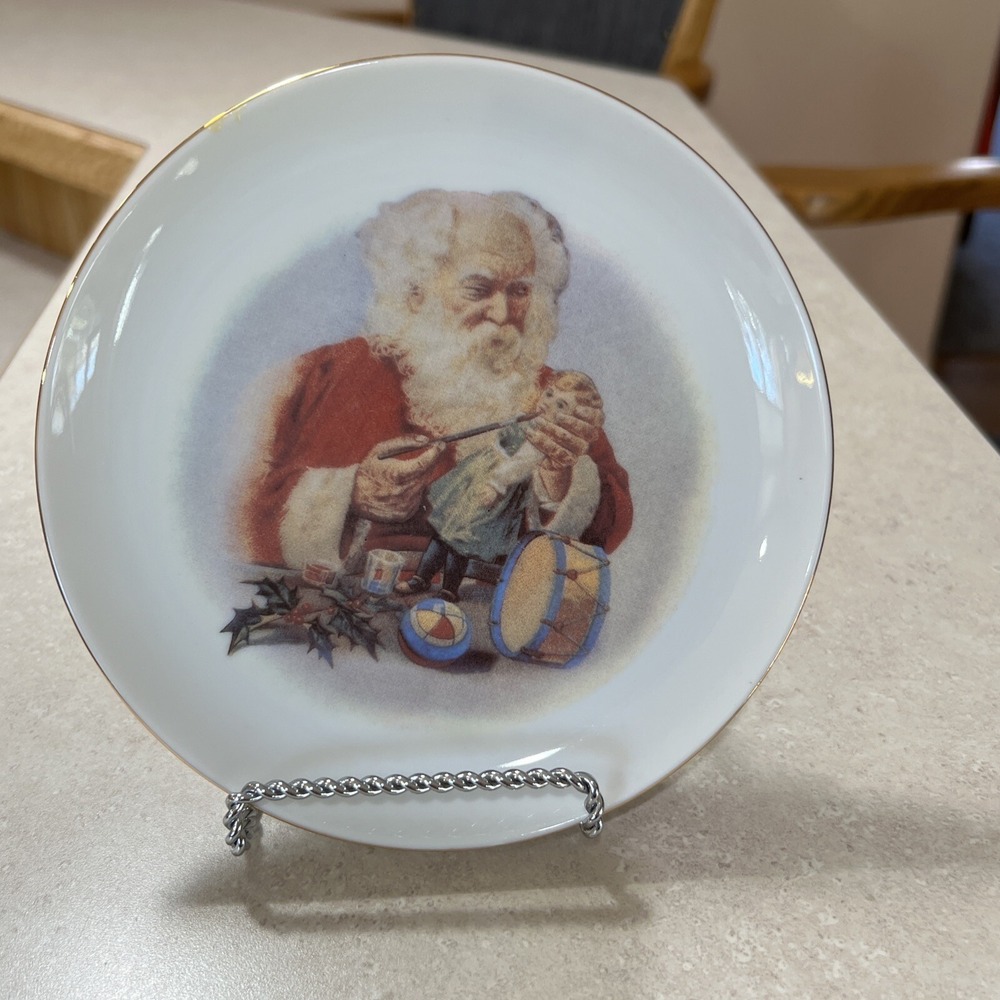 Vtg Jasco Santa Plate Santa tinkering with toys Memories of Santa 24k gold edged